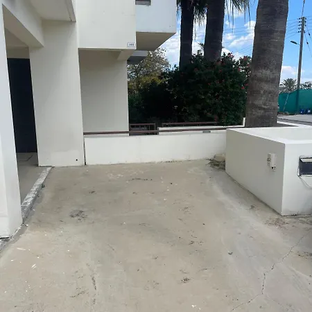 Daniandry * Lárnaka